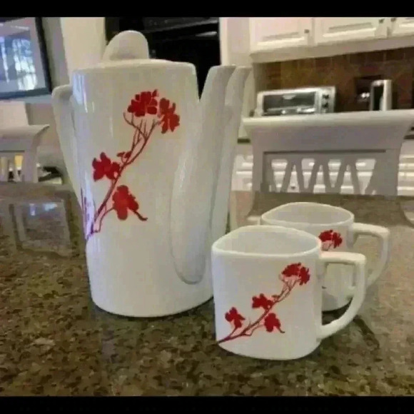 Marla Dawn Two-Spout, 2 Quart Teapot with two mugs - Picture 2 of 7